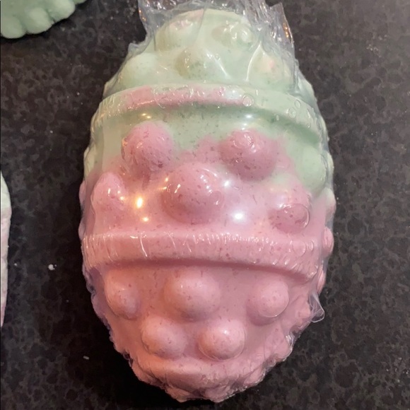 HP🎉Medium sized Easter basket with 4 bath bombs! - Picture 8 of 10